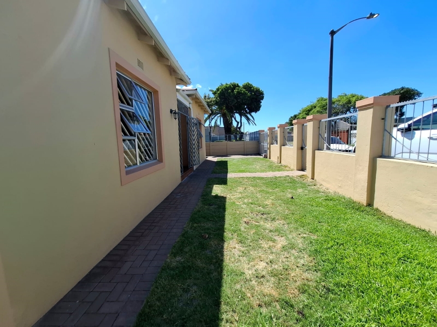 To Let 3 Bedroom Property for Rent in Ruyterwacht Western Cape